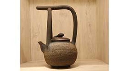 每一個喜歡坭興陶茶壺的人，都有一把心愛的提梁壺